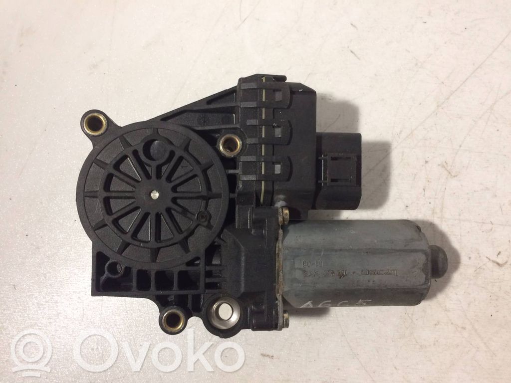 Audi A6 S6 C5 4B Silniczek podnoszenia szyby drzwi tylnych 