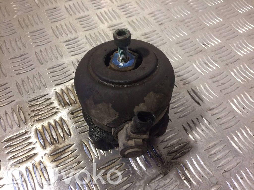 Audi A8 S8 D3 4E Engine mount bracket 