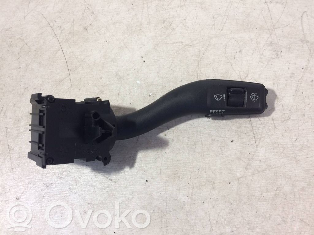 Audi A4 S4 B7 8E 8H Pyyhkijän vipu 