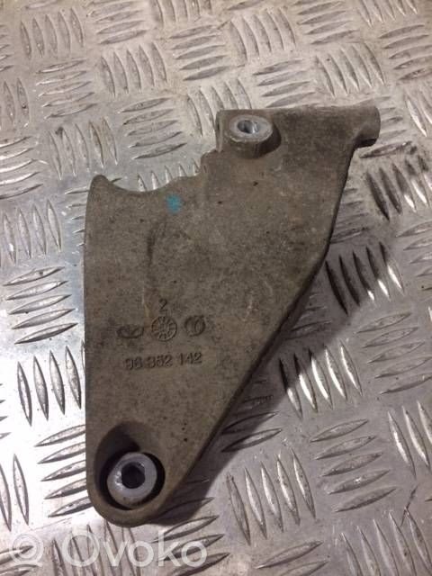 Chevrolet Aveo Generator/alternator bracket 