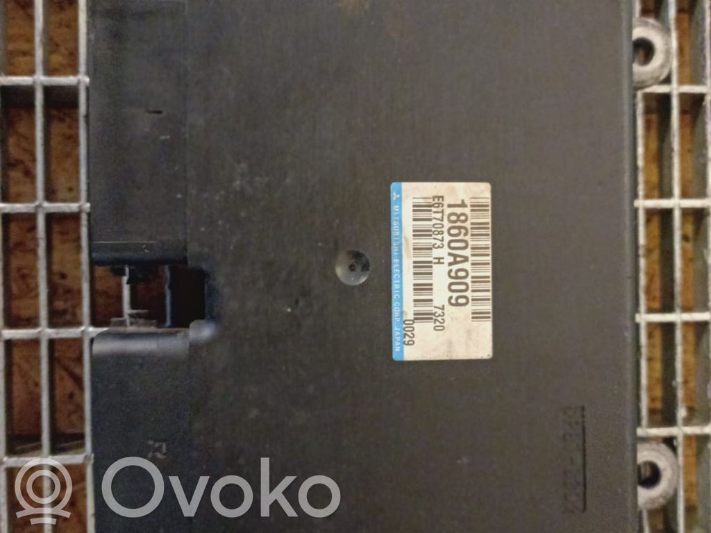 Mitsubishi Outlander Air suspension control unit module (rear) 