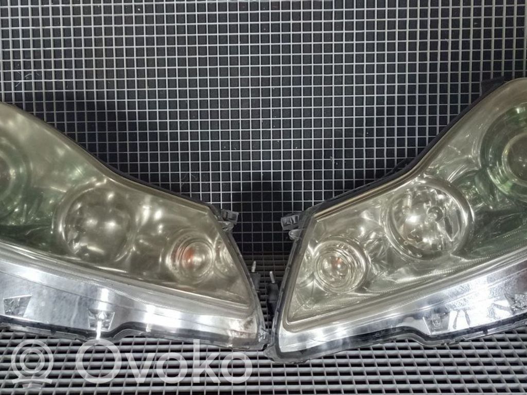 Infiniti M Priekinių žibintų komplektas 