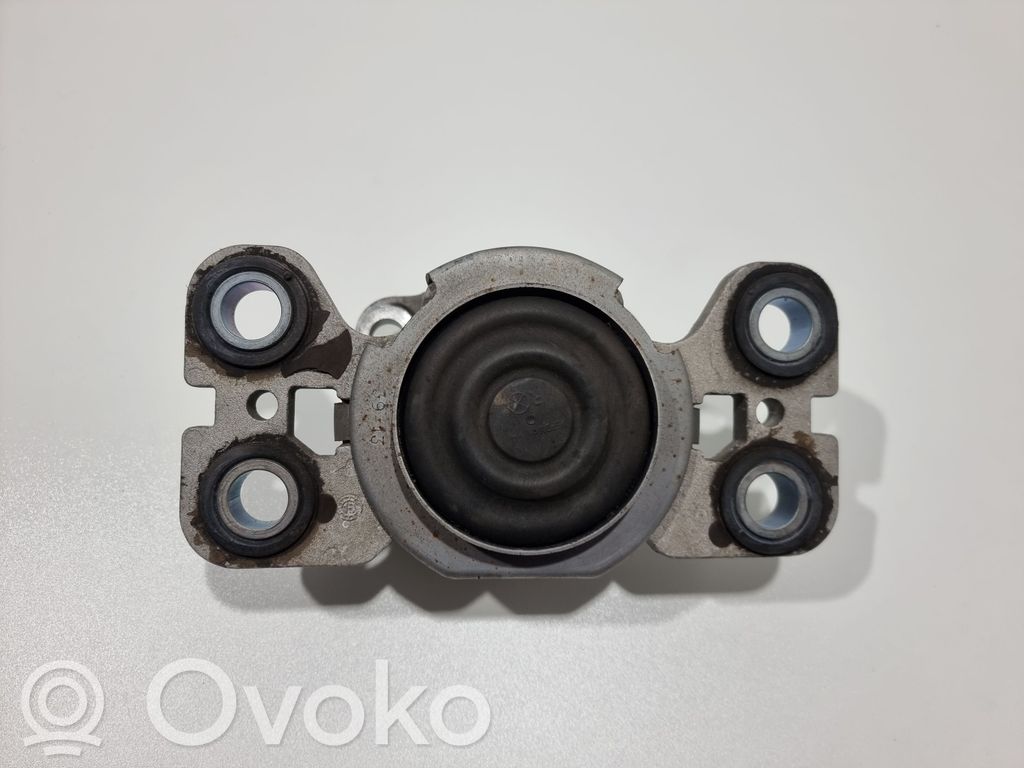 Volvo V60 Engine mount bracket 