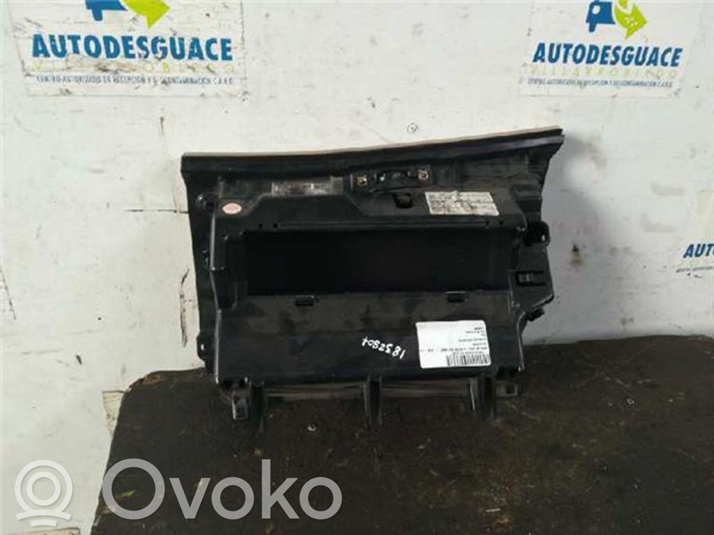 Glove box