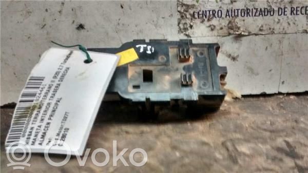 Nissan Terrano Galinė atidarymo rankenėlė vidinė 