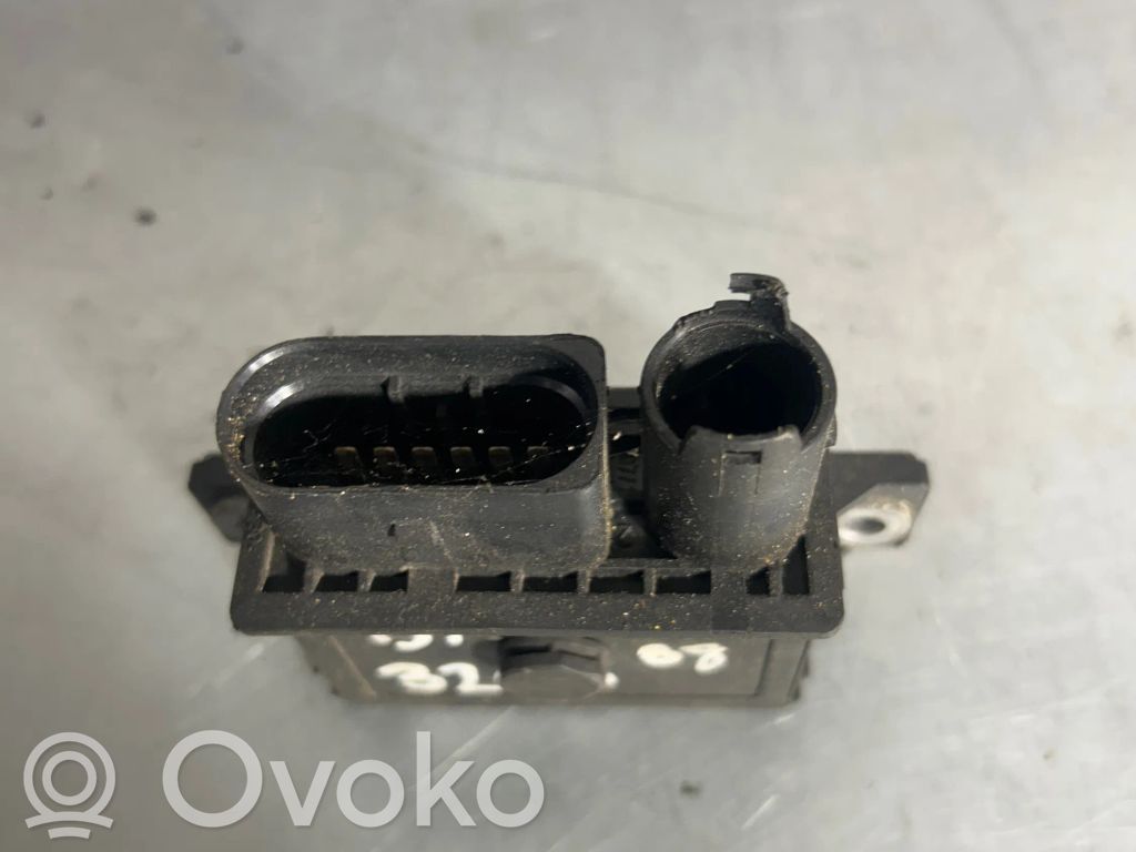 BMW 5 E60 E61 Žvakių pakaitinimo rėlė 