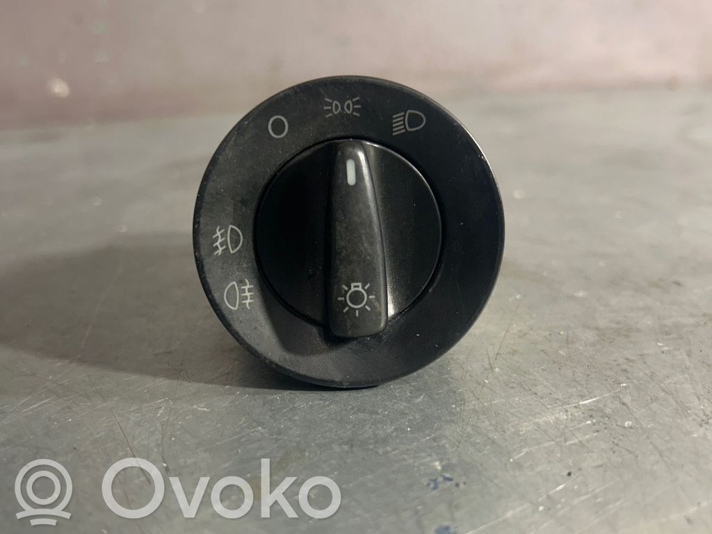 Interruptor de luz   1C0941531A,Y0040520