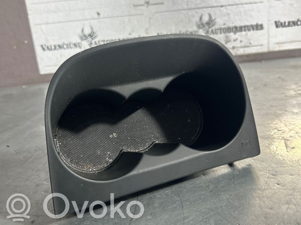 Audi A1 Uchwyt na kubek deski rozdzielczej 