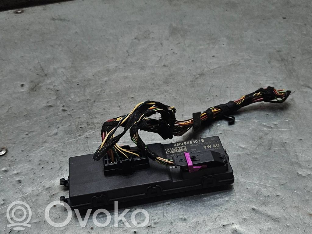 Tailgate/trunk control unit/module   4M0959107A,7M0959107B