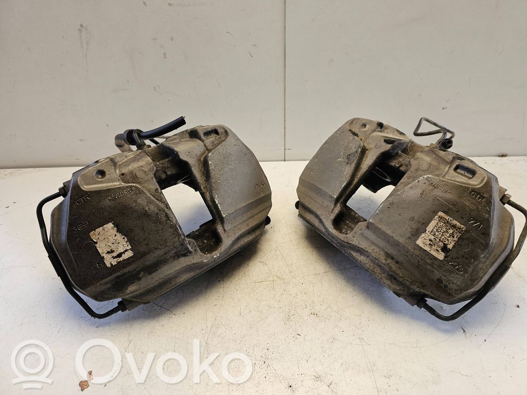 Audi A4 S4 B9 Zacisk hamulcowy przedni 