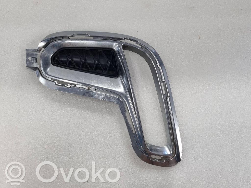 Verkleidung Nebelscheinwerfer / Gitter vorne   6UZ54TRMAA,6UZ52TRMAA,80207T,37208,6UZ52SZ0AA