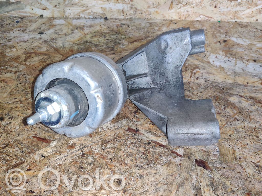 Opel Vectra C Engine mount bracket 