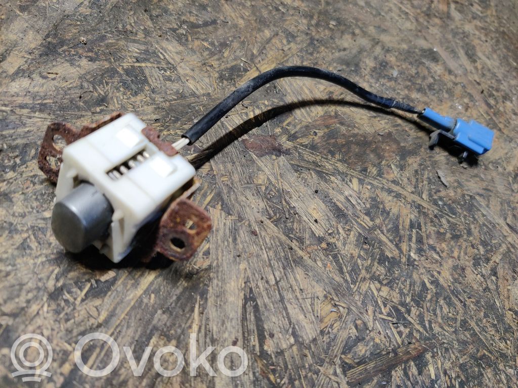 Infiniti G35 Bagažinės dangčio atidarymo jungtukas 