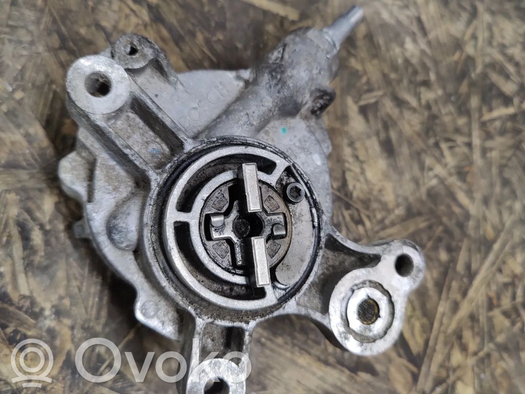 Ford Mondeo MK IV Vacuum pump 