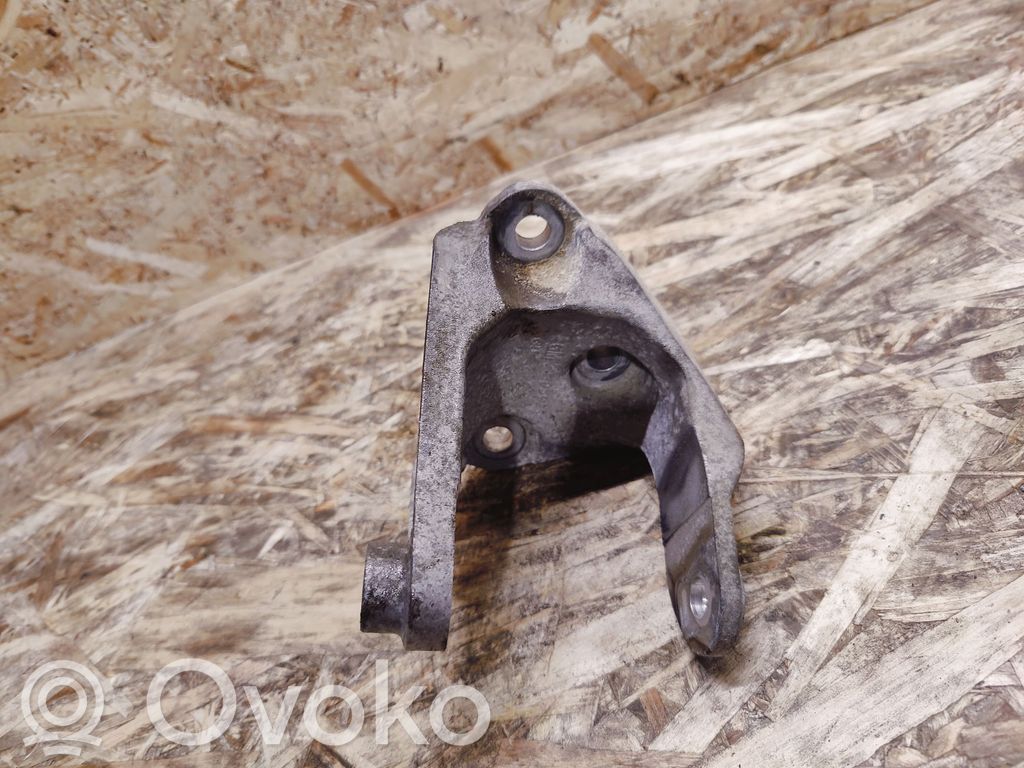 Cadillac XTS Engine mounting bracket 