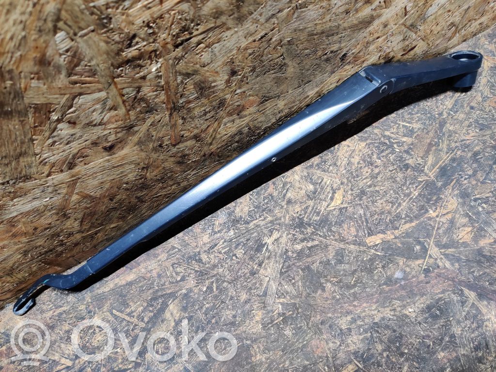 Hyundai i30 Priekinio stiklo valytuvų kojelė 