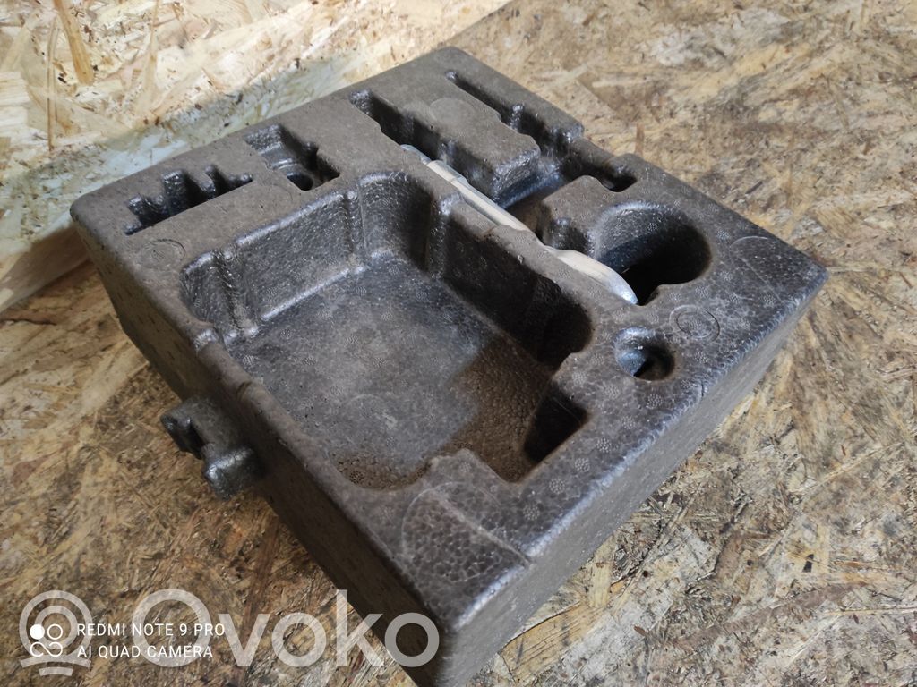 BMW 2 F45 Tool box 