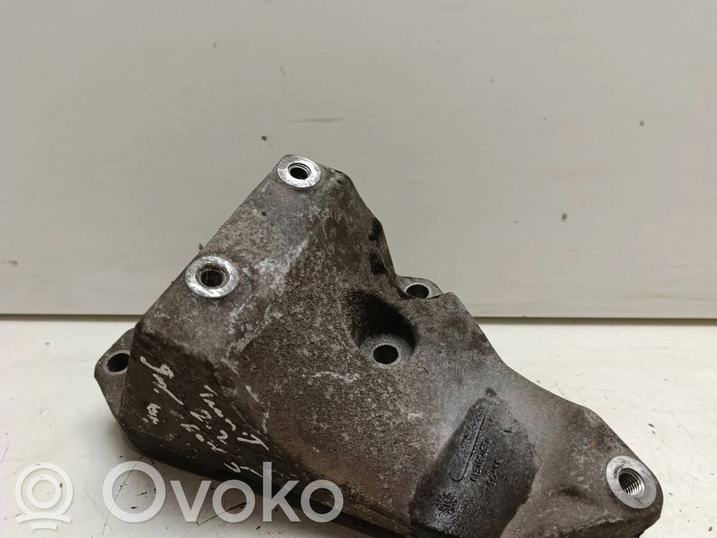 Ford Transit Generatoriaus kronšteinas 