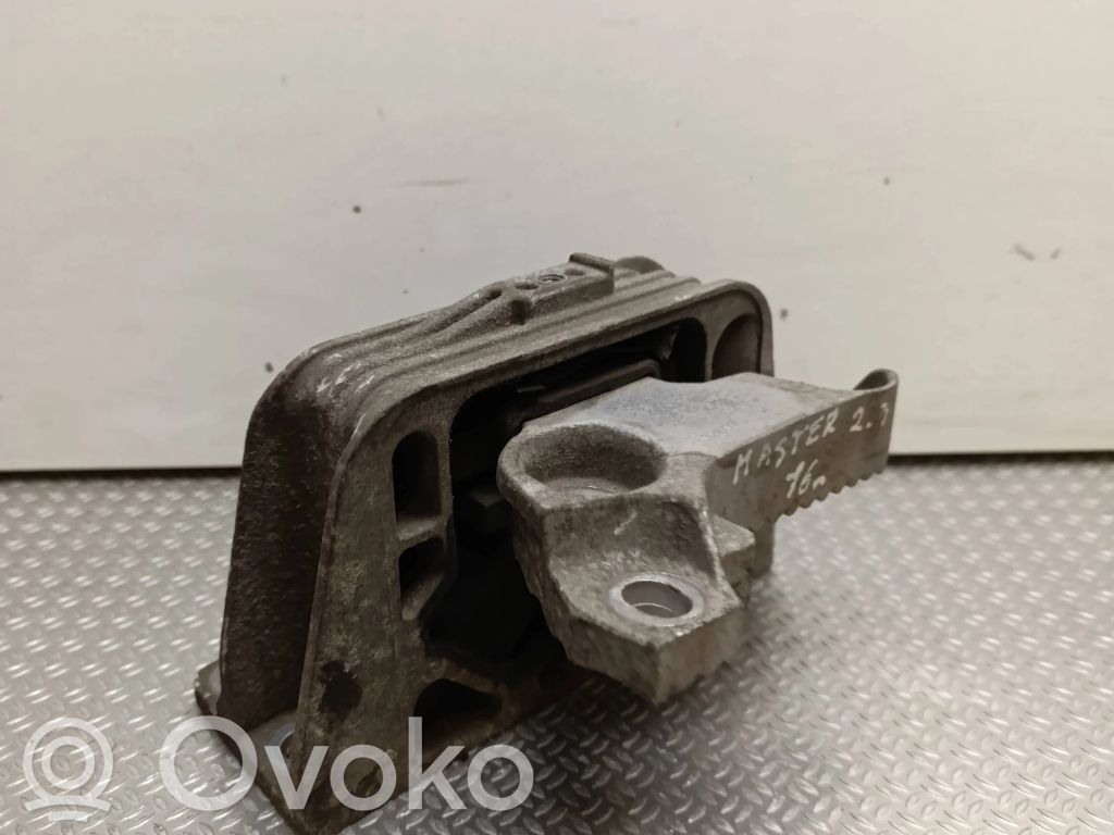 Engine mount bracket   112108180R,32607,2601873151,4419377