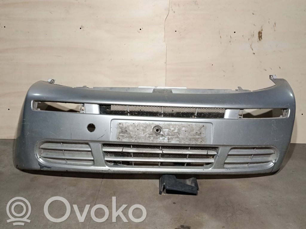 Opel Vivaro Передний бампер 