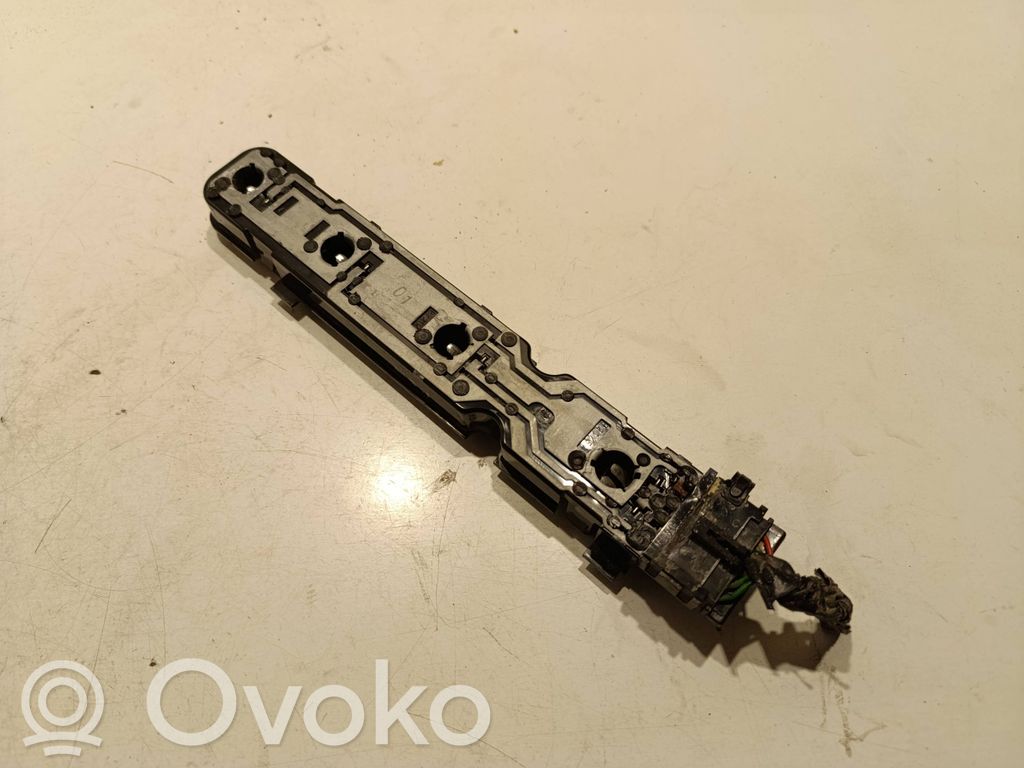 Ford Transit Takavalon polttimon suojan pidike 