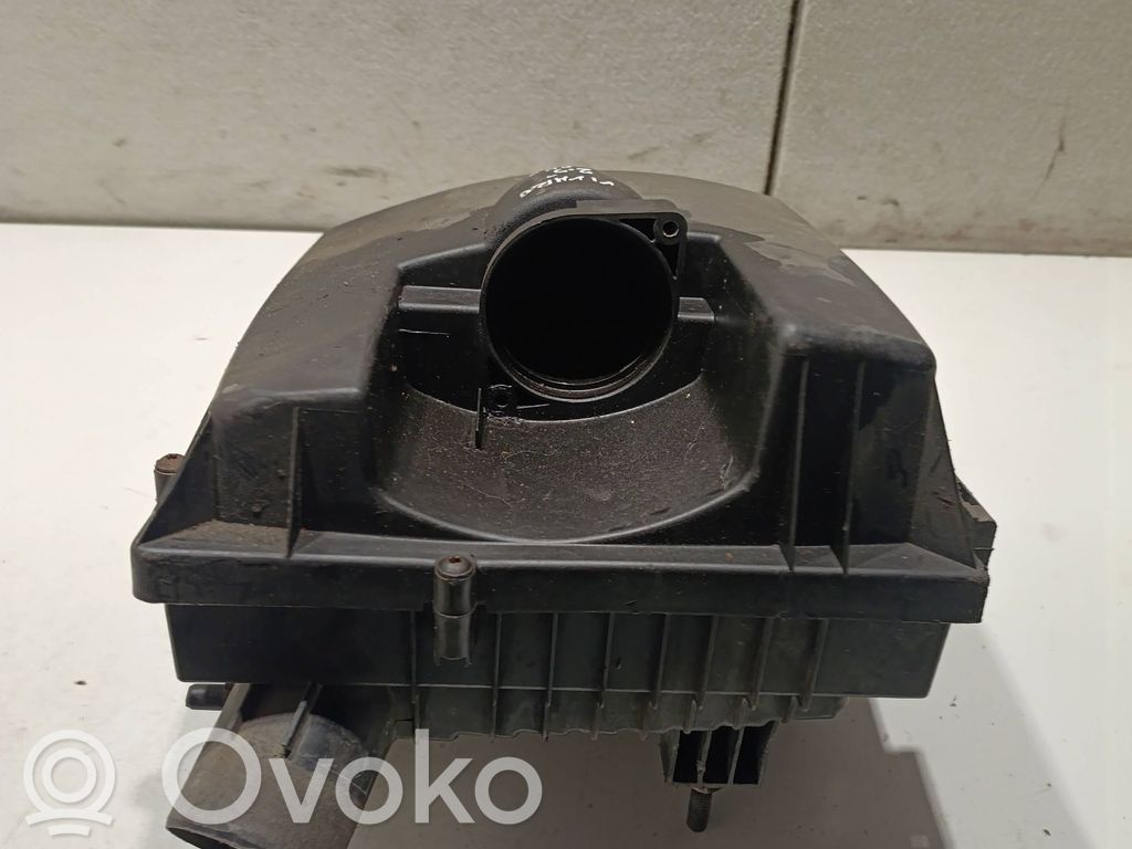 Opel Vivaro Air filter box 