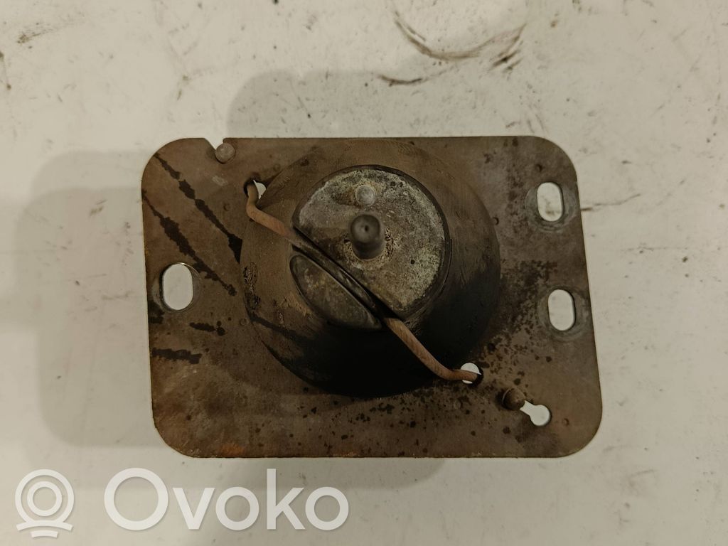 Engine mount bracket   8200411257