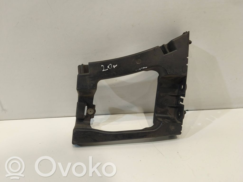 Opel Vivaro Uchwyt / Mocowanie zderzaka tylnego 