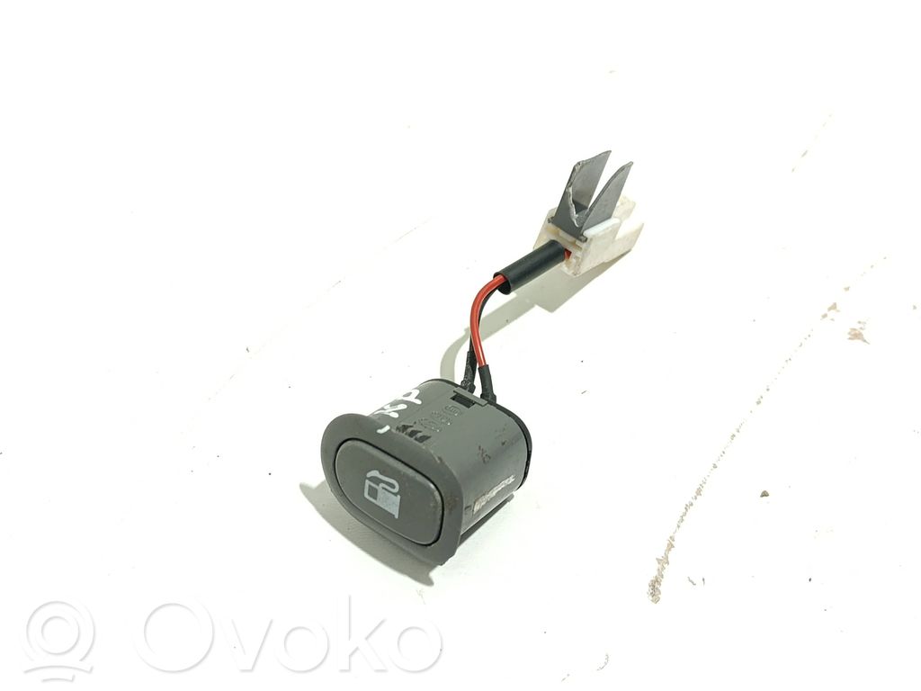 Hyundai H-1, Starex, Satellite Fuel tank opening switch 