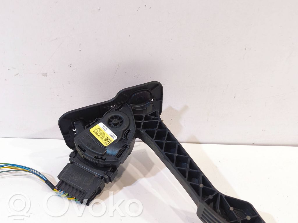 Accelerator throttle pedal   CC119F836AA,6PV00923821