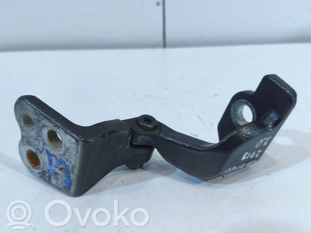 Loading door upper hinge