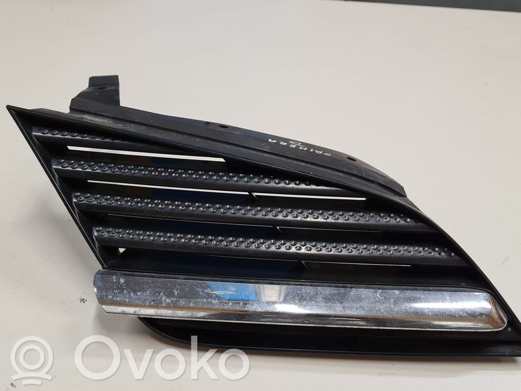 Nissan Primera Front bumper upper radiator grill 