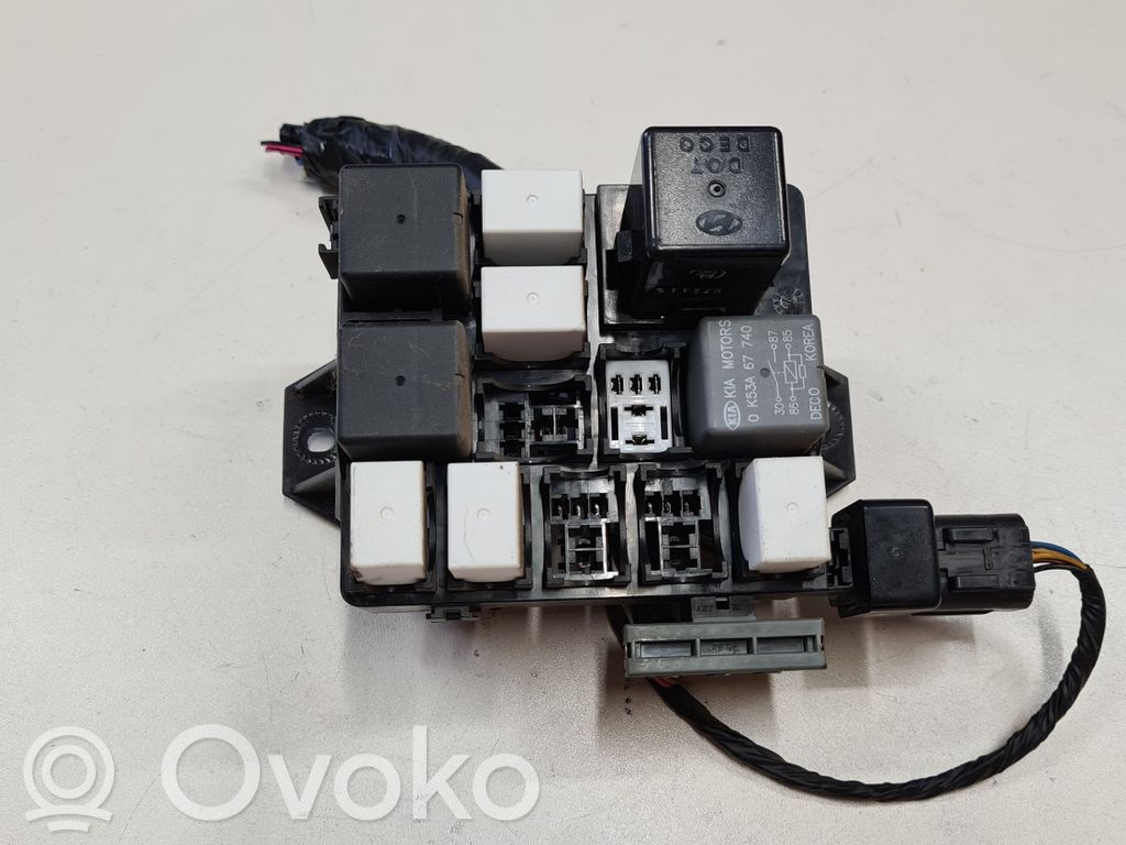 KIA Carens I Bloque de montaje de relé 