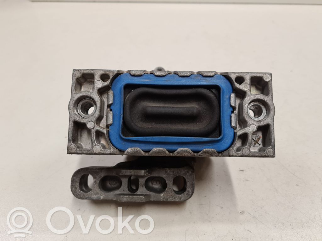 Volkswagen PASSAT B6 Engine mount bracket 