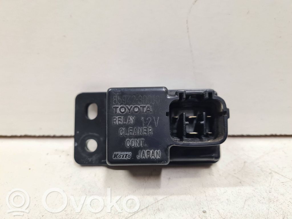 Toyota Corolla Verso AR10 Žibintų apiplovimo rėlė 
