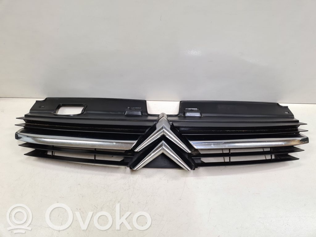 Citroen C5 Front bumper upper radiator grill 