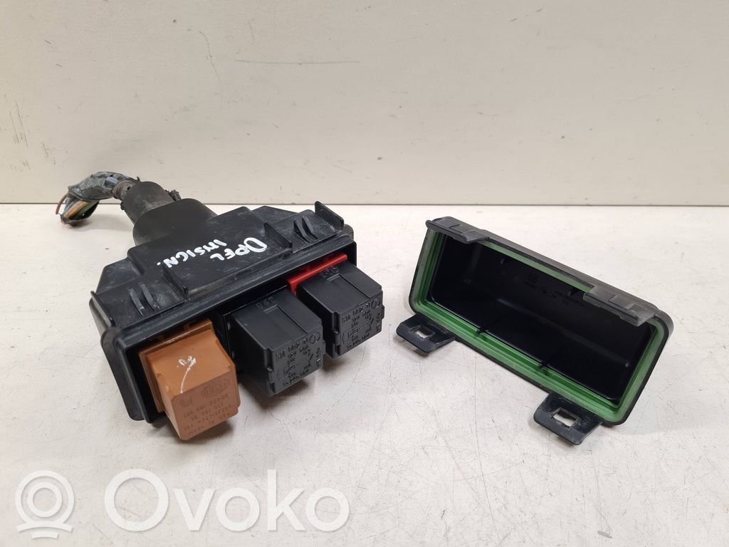Opel Insignia A Relay mounting block 
