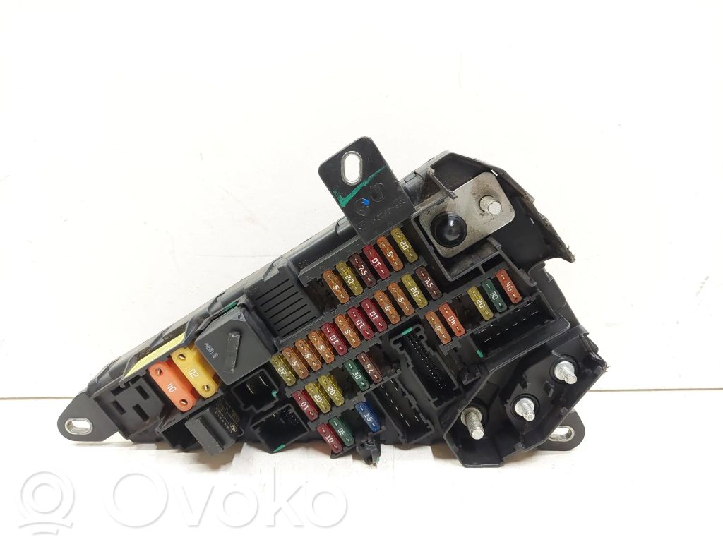 Drošinātāju bloks   6906603