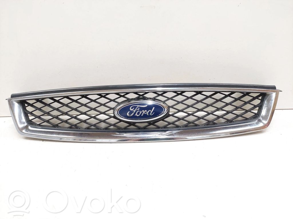 Ford Focus Front bumper upper radiator grill 