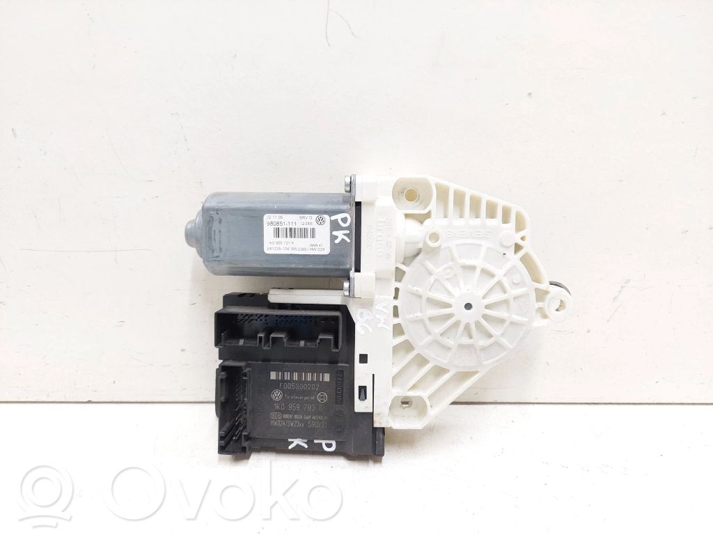 Volkswagen PASSAT B6 Silnik regulatora szyby drzwi przednich 