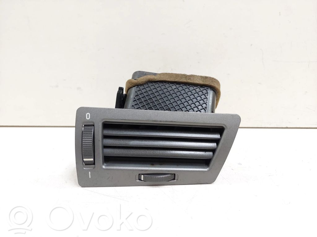 BMW 7 E65 E66 Šoninės oro grotelės 