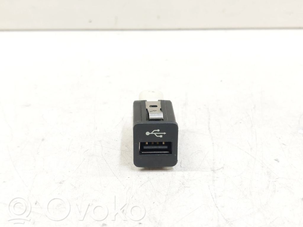 BMW 7 F01 F02 F03 F04 USB jungtis 