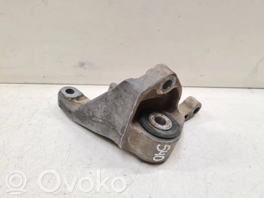 Volvo S40 Gearbox mounting bracket 