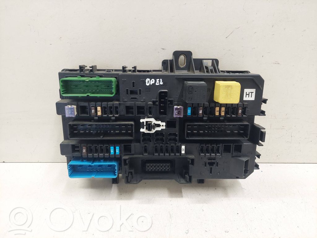 Opel Astra H Módulo de fusible 