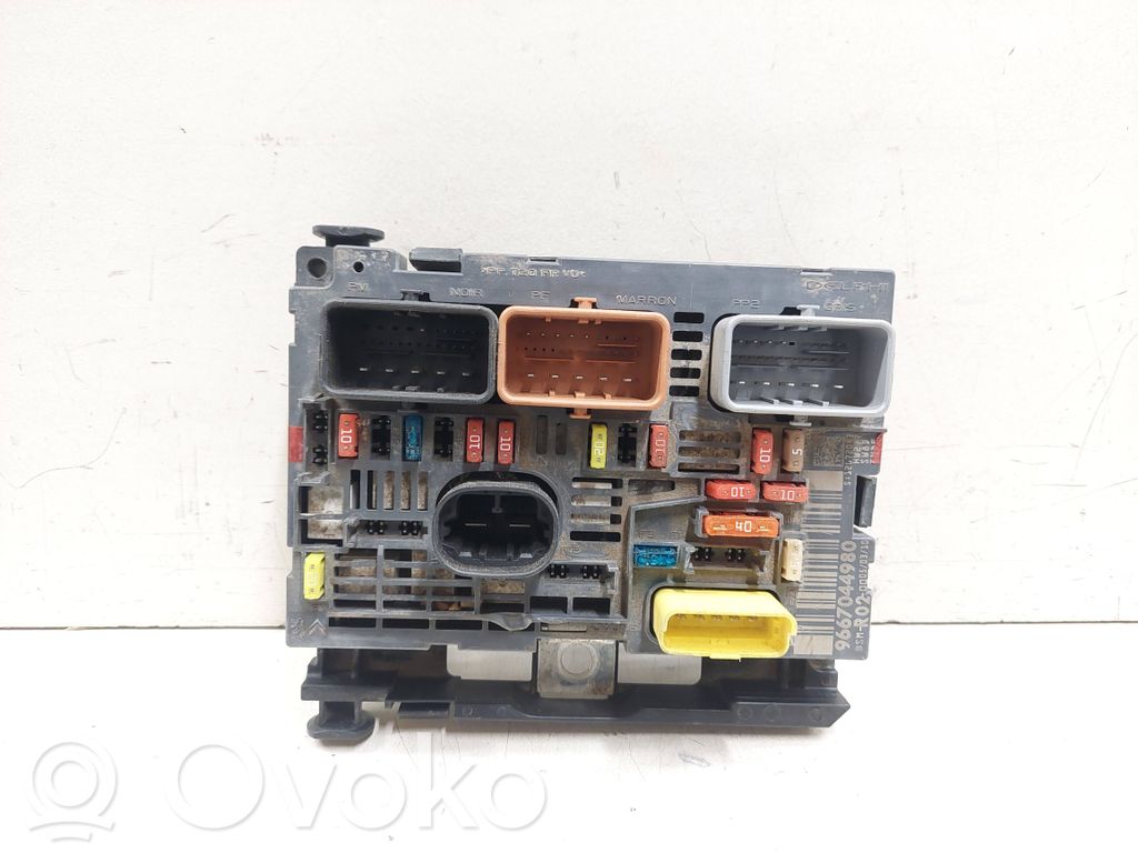 Peugeot 407 Fuse module 