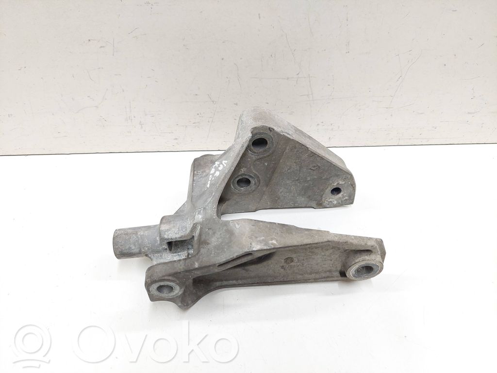Chevrolet Captiva Engine mounting bracket 
