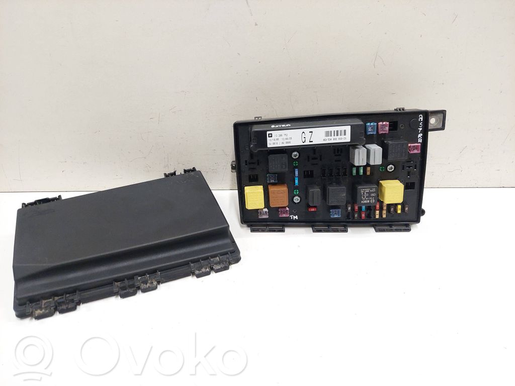 Opel Astra H Fuse module 