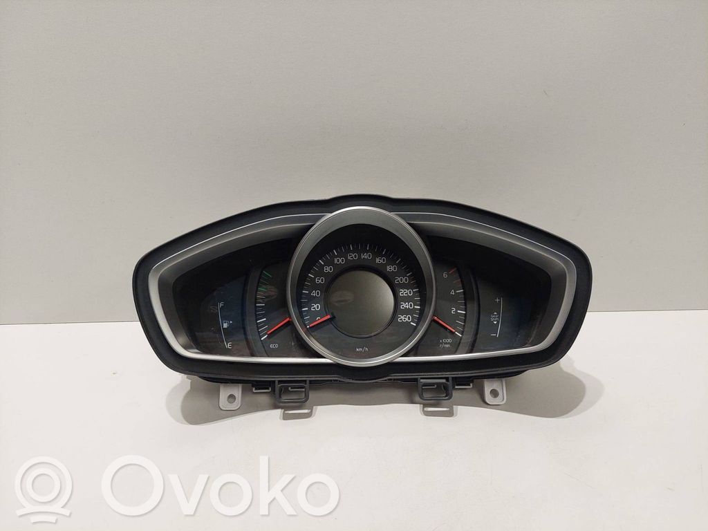 Volvo V40 Speedometer (instrument cluster) 