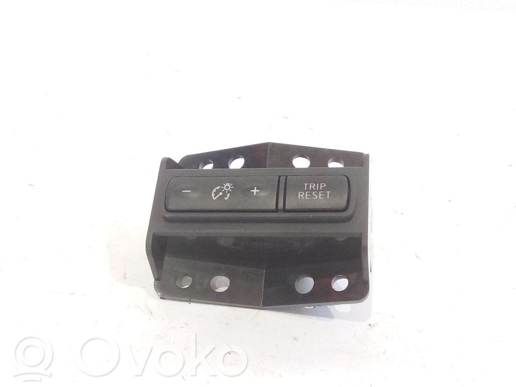 Nissan X-Trail T32 Otros interruptores/perillas/selectores 