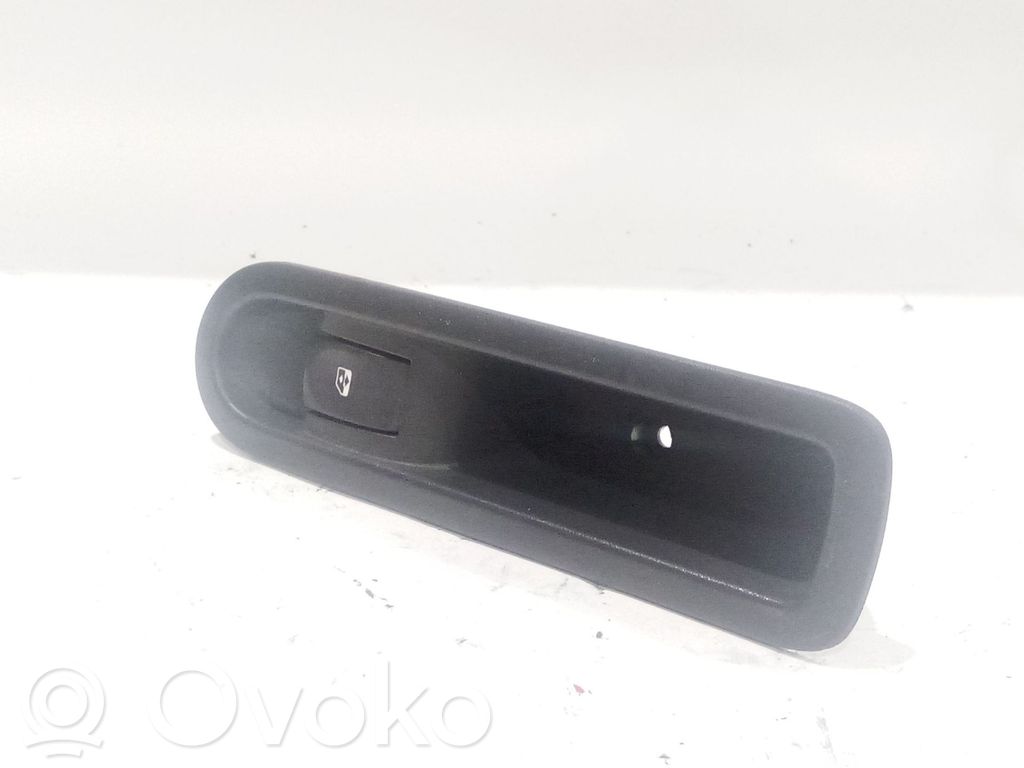 Electric window control switch   8200315536